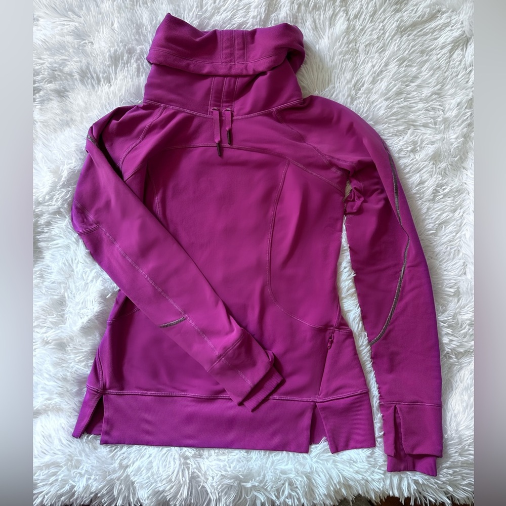 Lululemon turtle neck pullover size 6